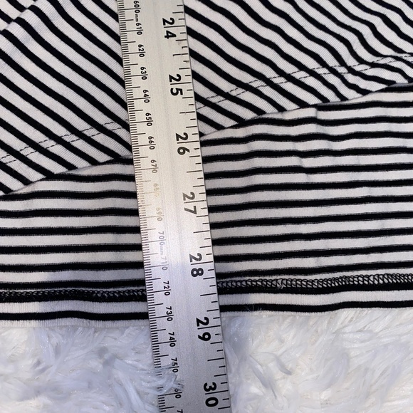 Chico's Weekends Tunic top Flattering stripe pattern Chicos Sz2 - Picture 5 of 6